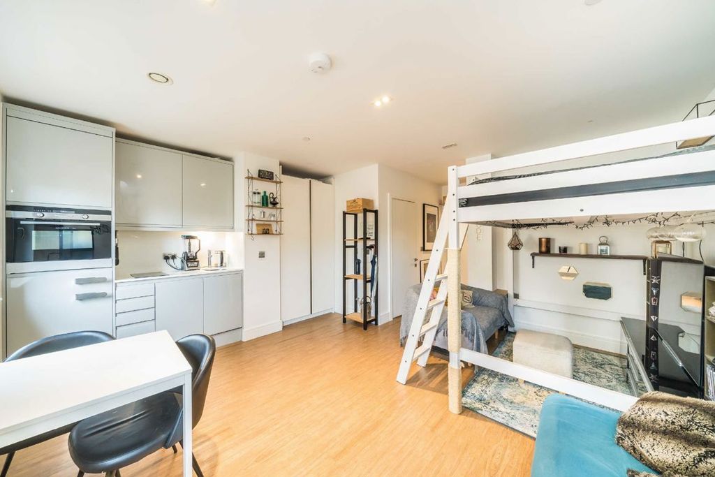 Property photo 1 of 4