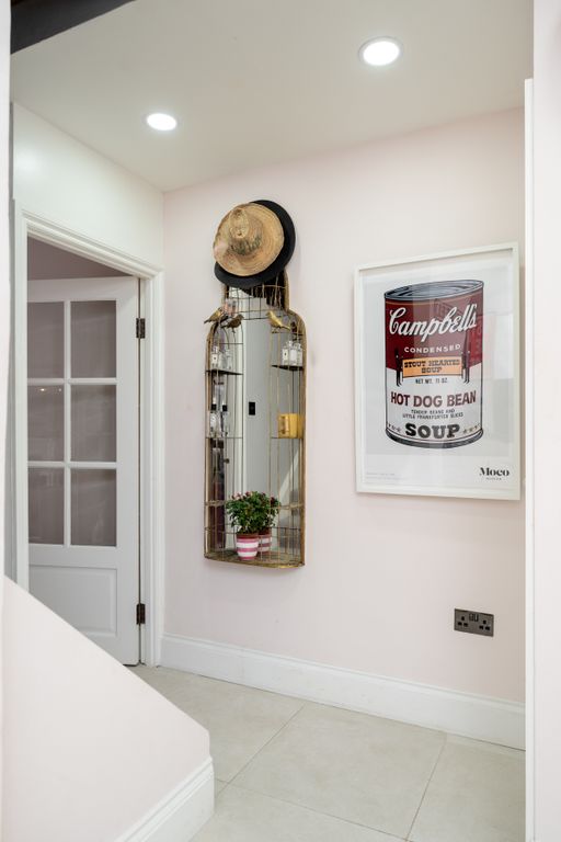 Property photo 3 of 11 Ratcliffe House 7...