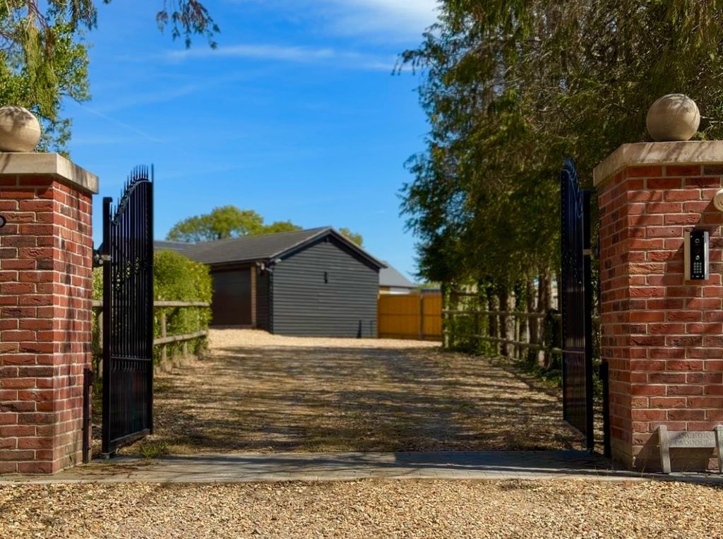 Property photo 3 of 82 Open Electric Gates.Png