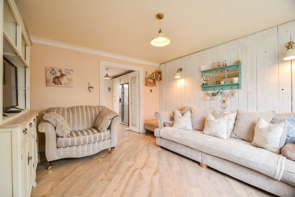 Property photo 2 of 35