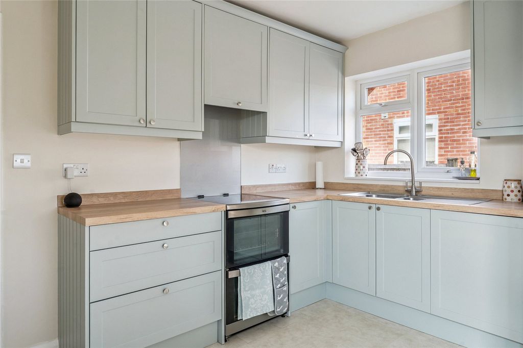 Property photo 3 of 20 Kitchen