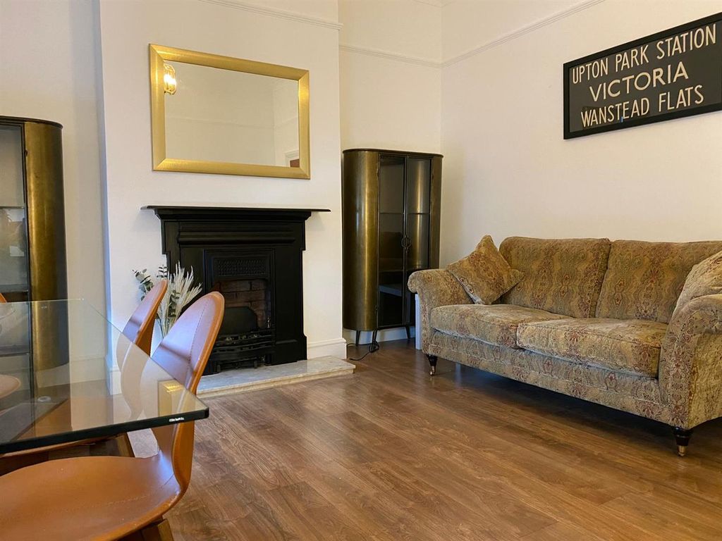 Property photo 2 of 12 Living/Dining Room
