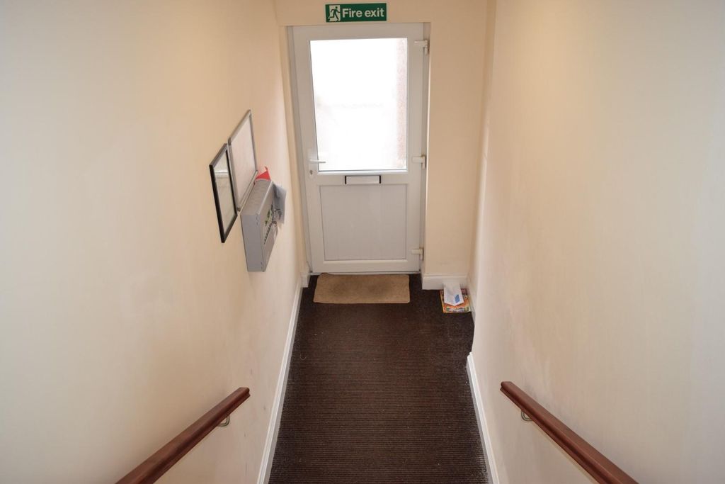 Property photo 2 of 14 Communal Hallway