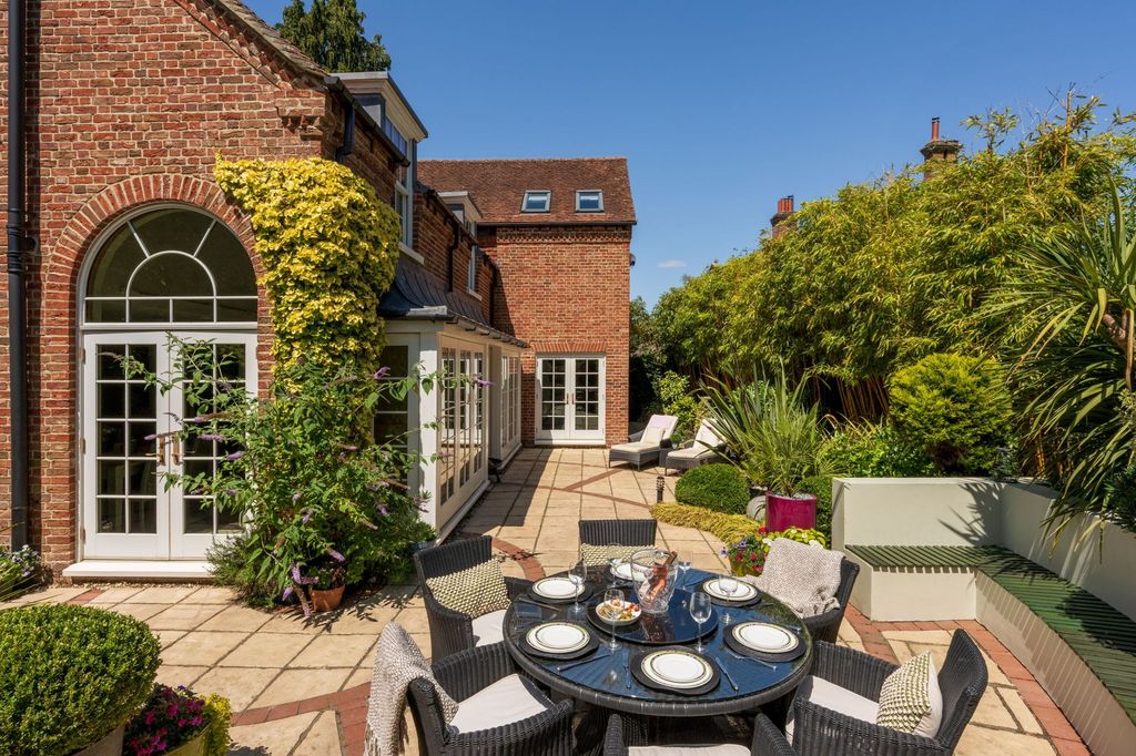 Property photo 1 of 22 The Beautiful Garden