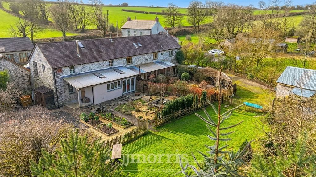 Property photo 2 of 122