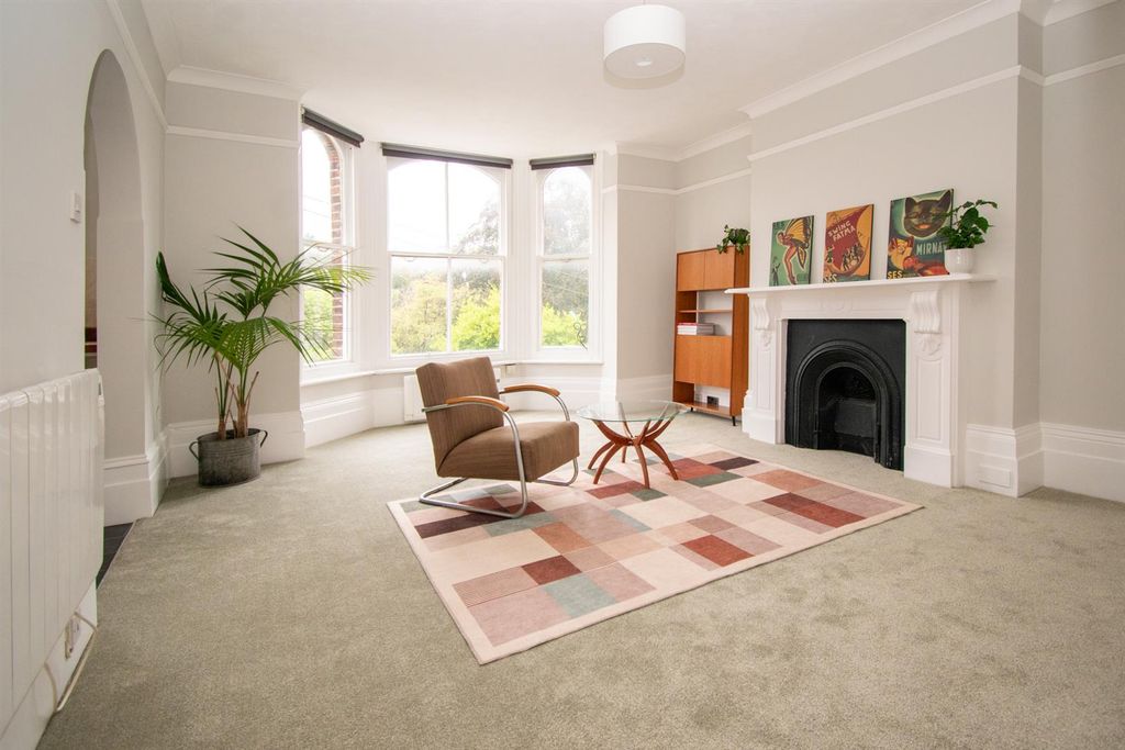 Property photo 1 of 14 Living Space
