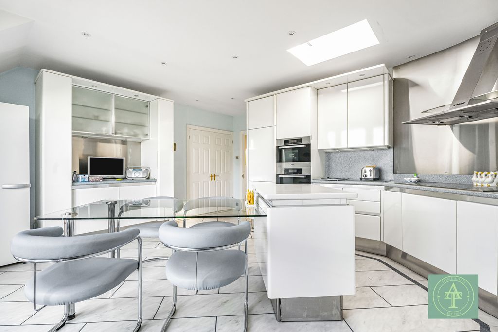 Additional image 18 of 3 bed flat for saleClaremont Heights, Enfield EN2
