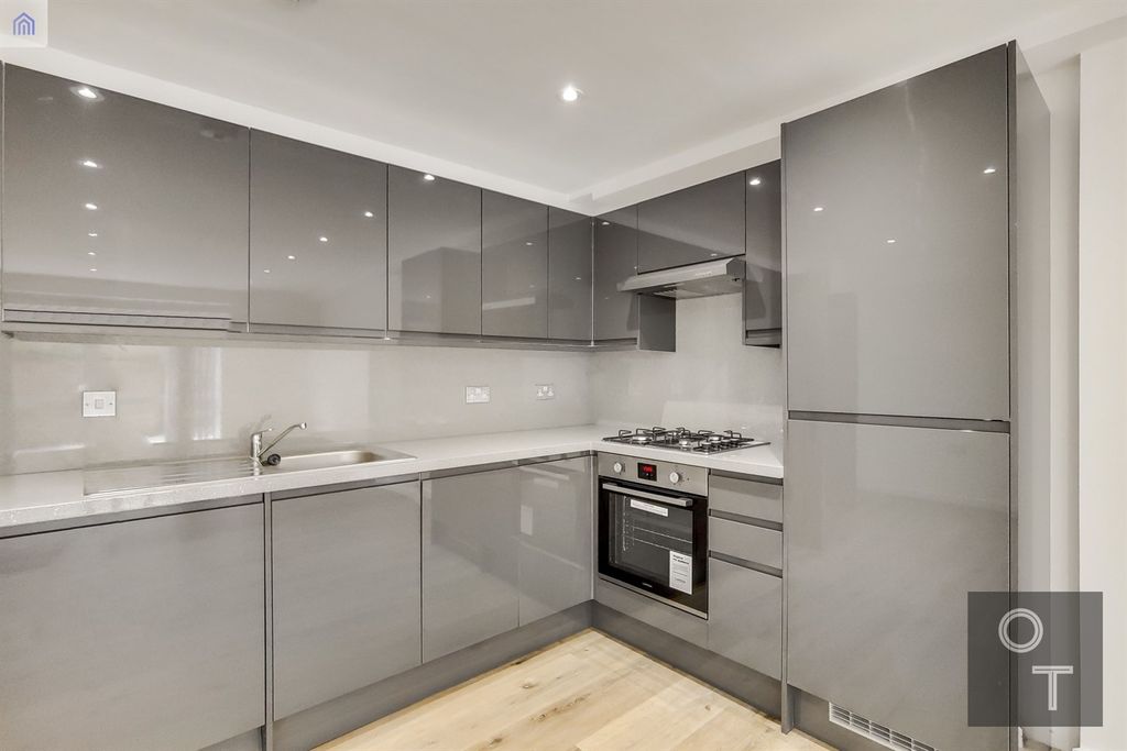 Property photo 3 of 10 Kitchen