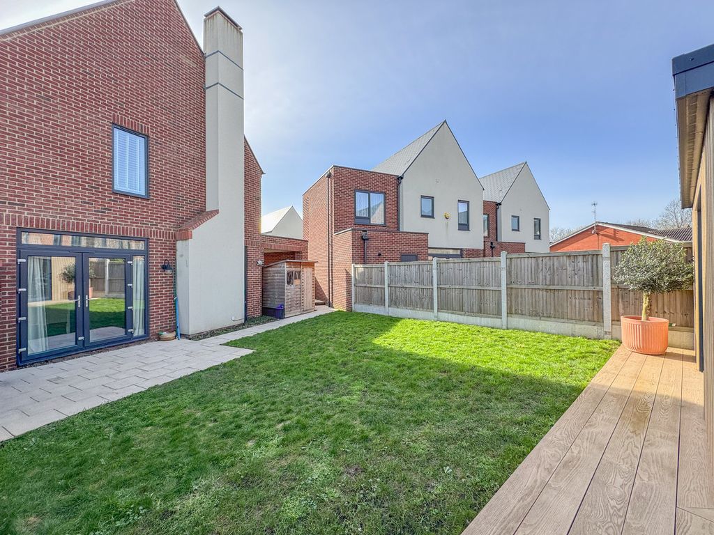 Property photo 2 of 26