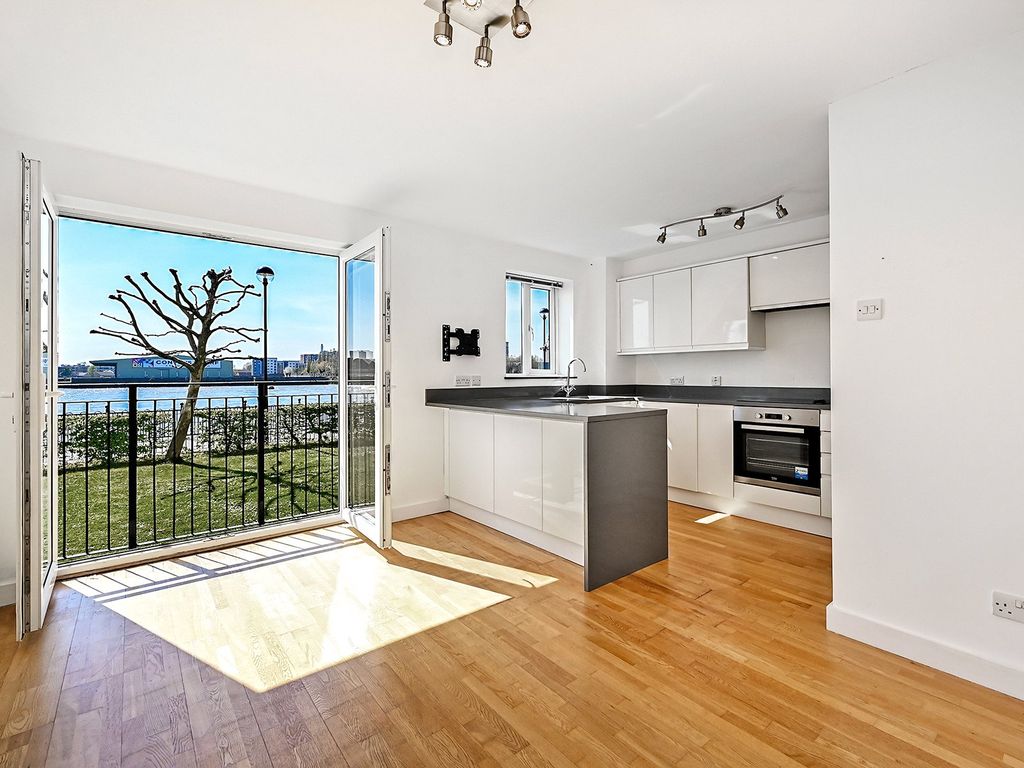 Property photo 1 of 16 Ferguson Close