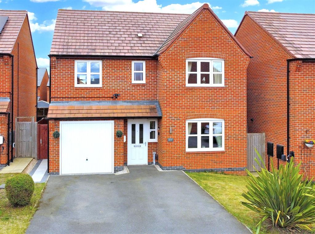 Property photo 1 of 26 Elevated Front Aspect 020