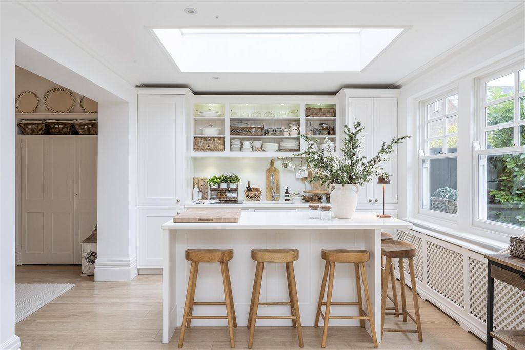 Property photo 2 of 18 24-Hollybush-Lane-14.Jpg