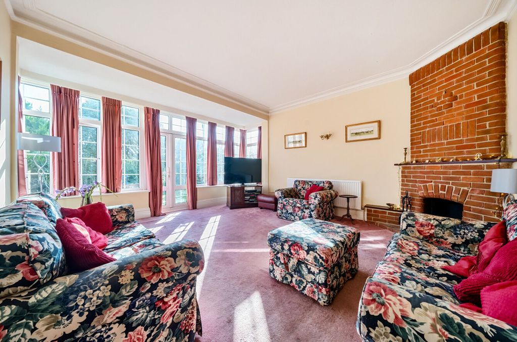 Property photo 2 of 23