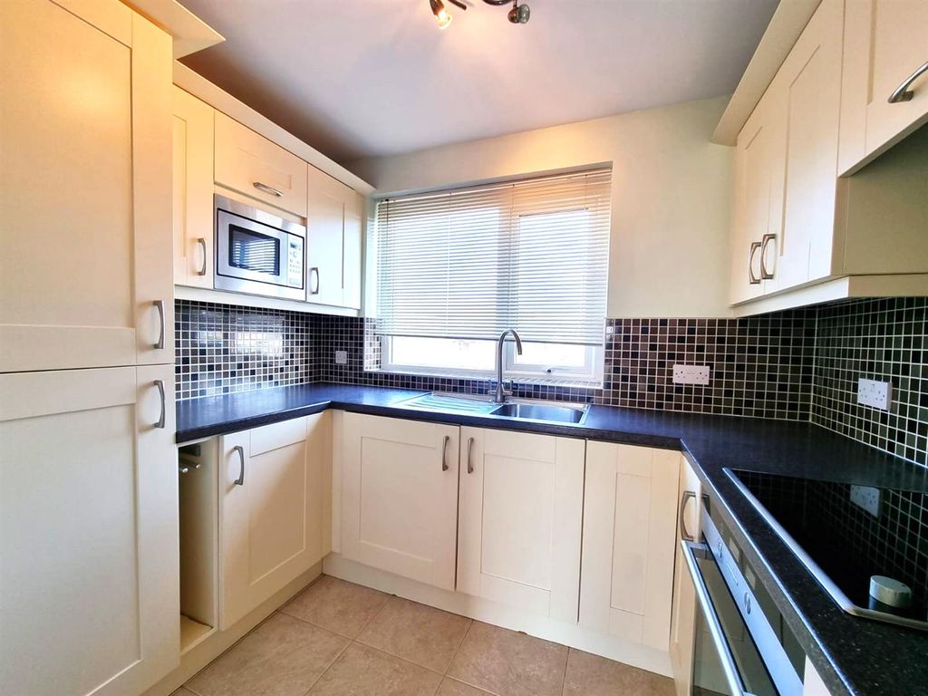 Property photo 1 of 6 Kitchen