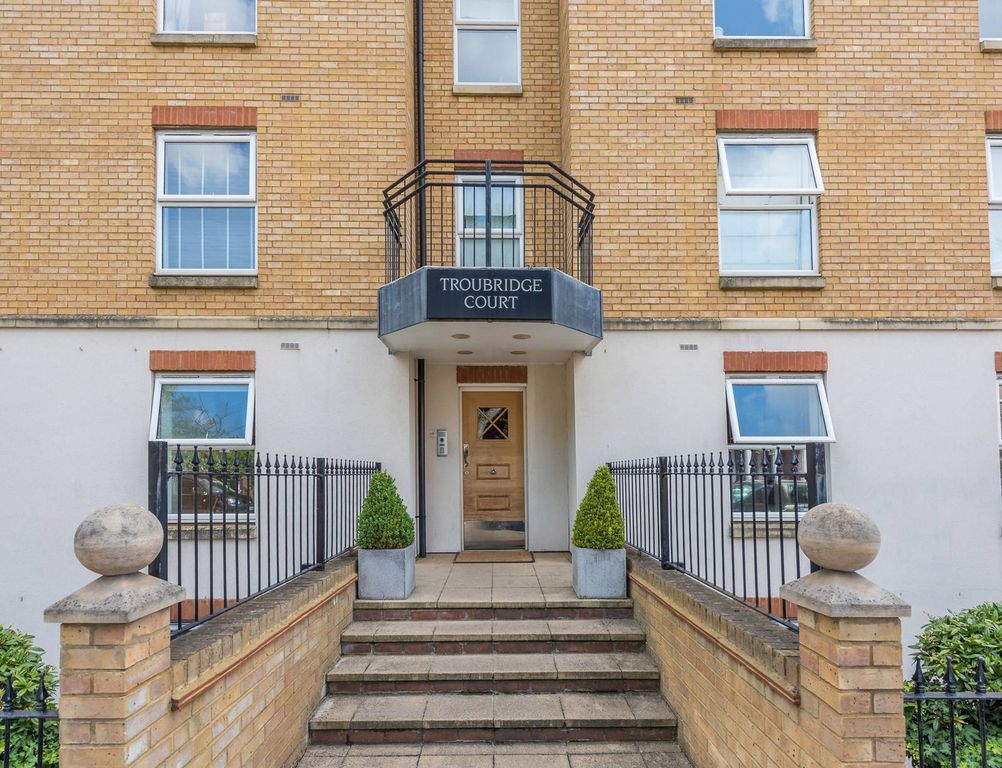 Property photo 1 of 3