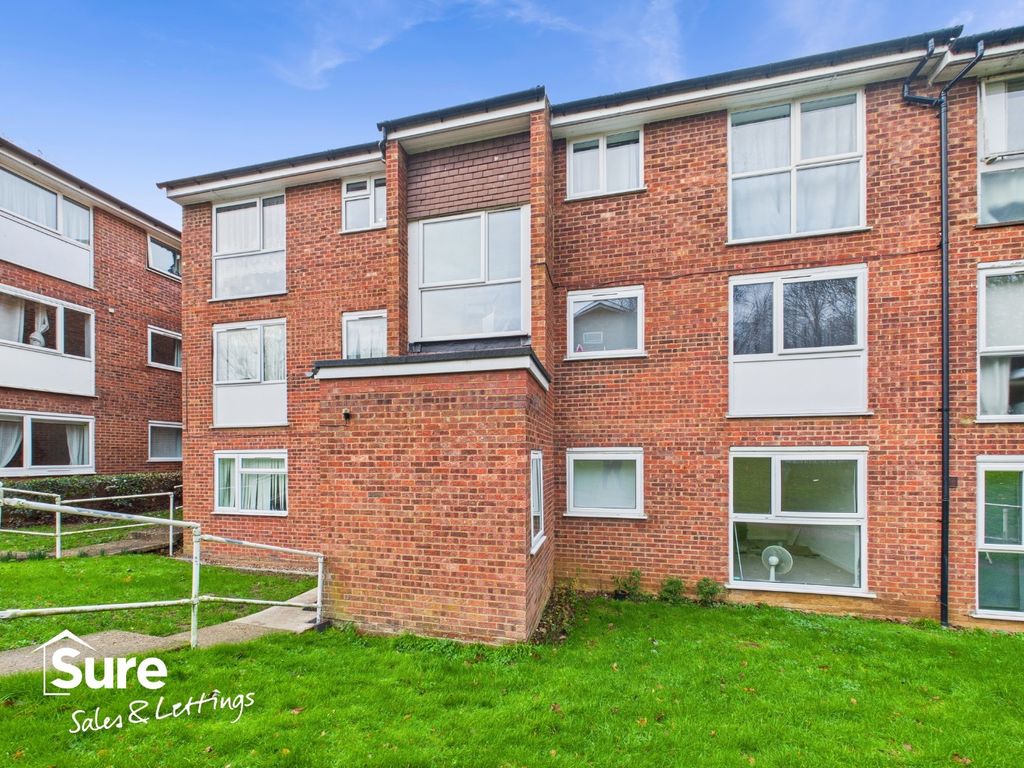 Property photo 2 of 11 995352