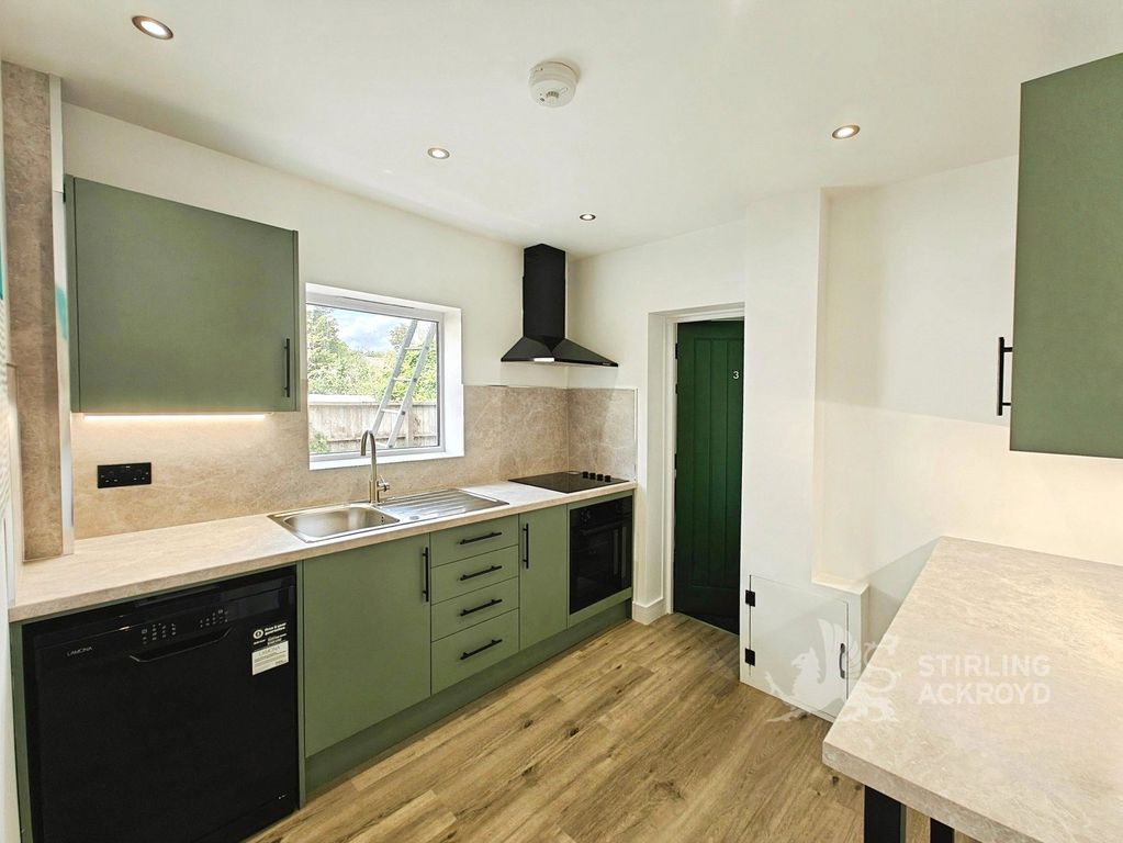 Property photo 3 of 7 Kitchen