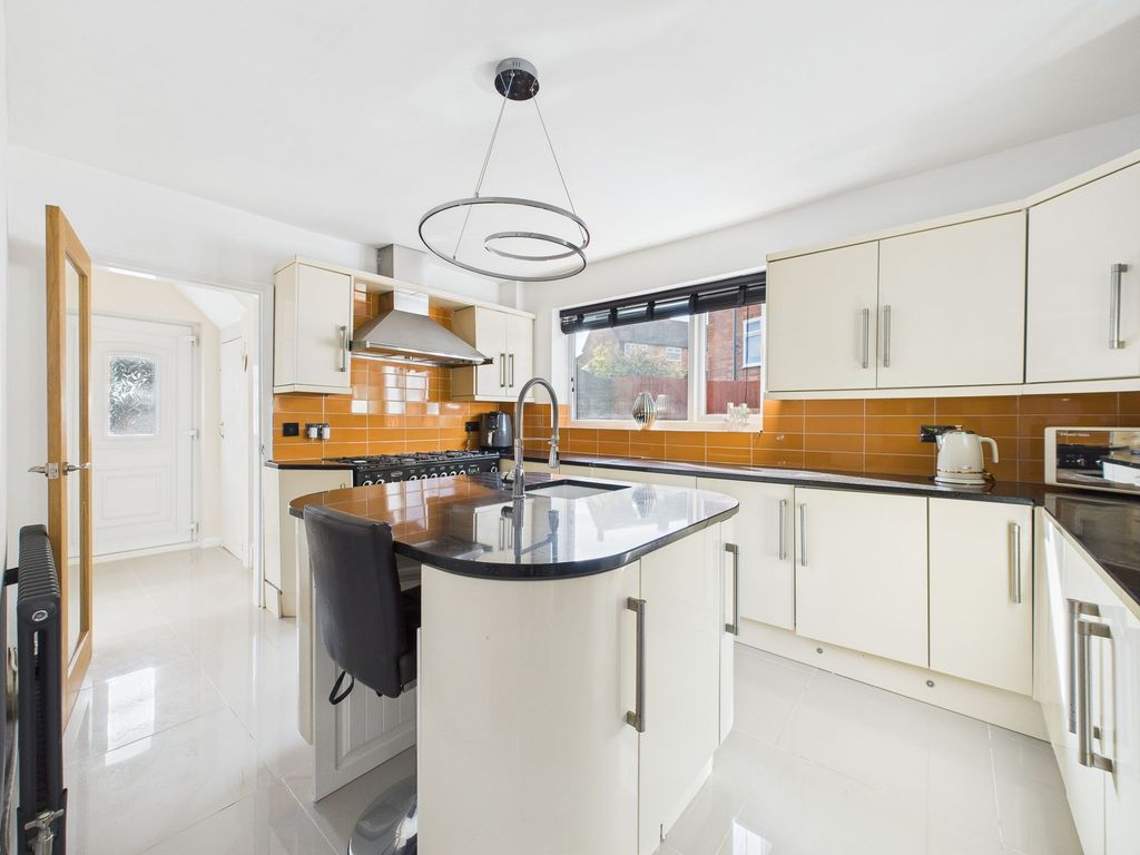 Property photo 2 of 21 Breakfast Kitchen