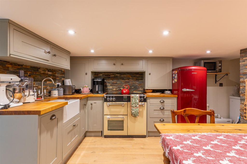 Property photo 3 of 18 Dining Kitchen