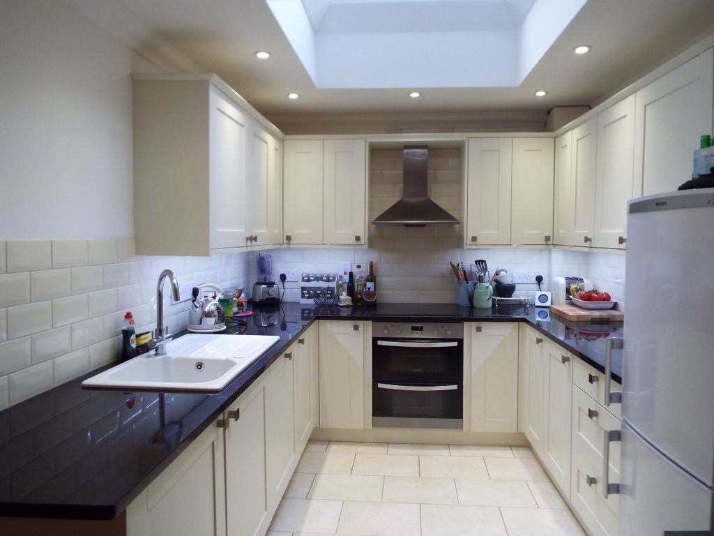 Property photo 1 of 8 Kitchen