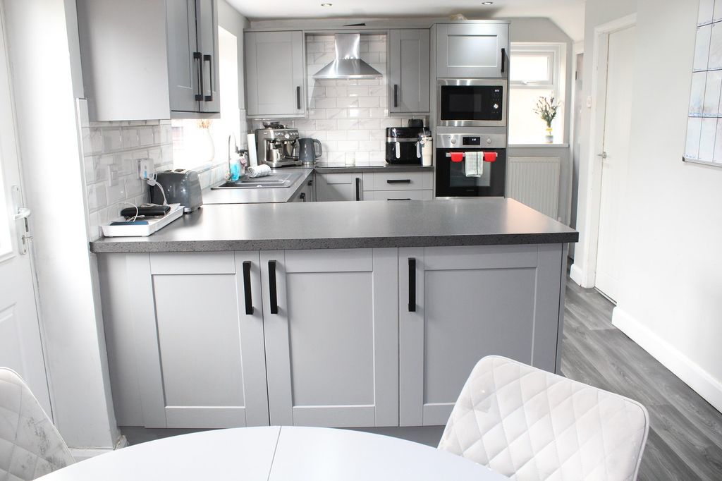 Property photo 2 of 10 Fitted  Dining Kitchen