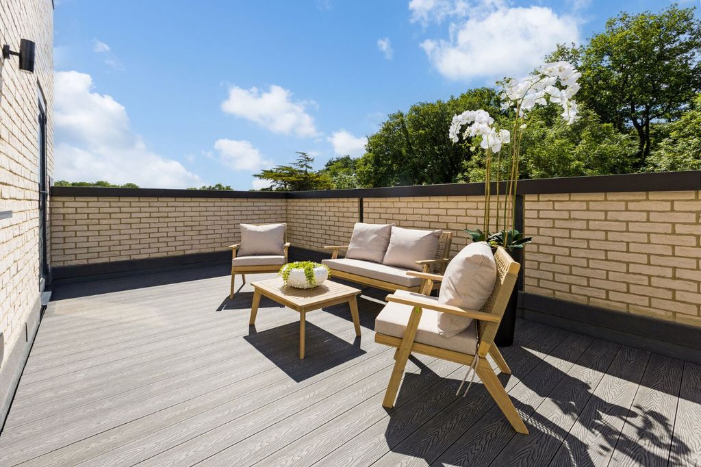 Property photo 3 of 13 Roof Terrace