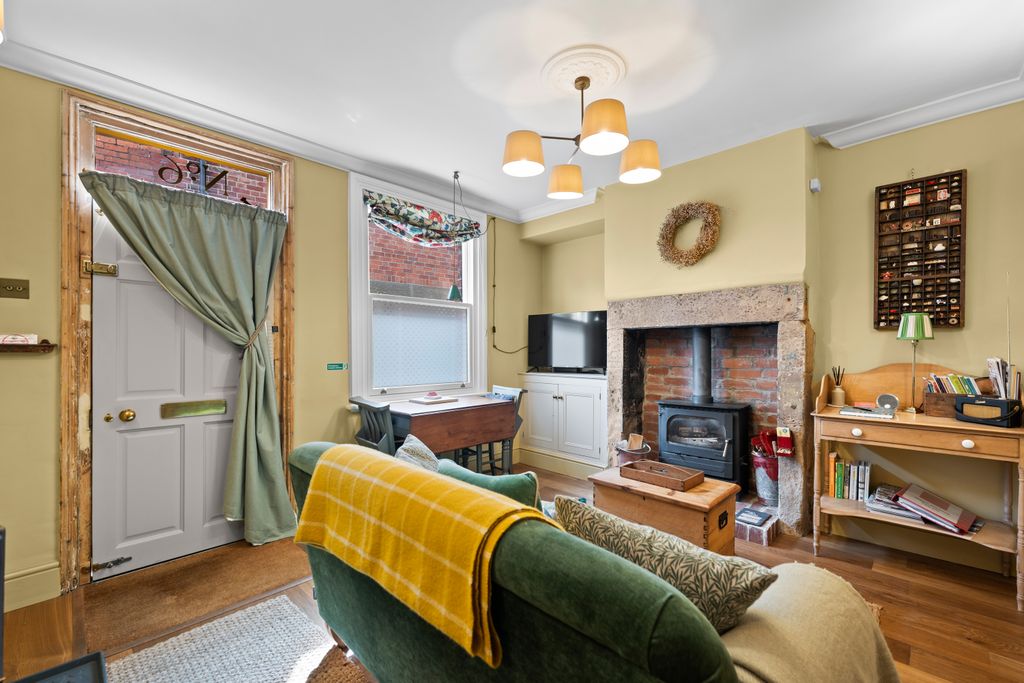 Property photo 2 of 11