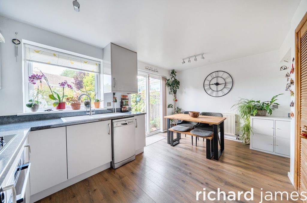 Property photo 2 of 13 c55Fbfd0E2ba4A459F285d6F106095d4