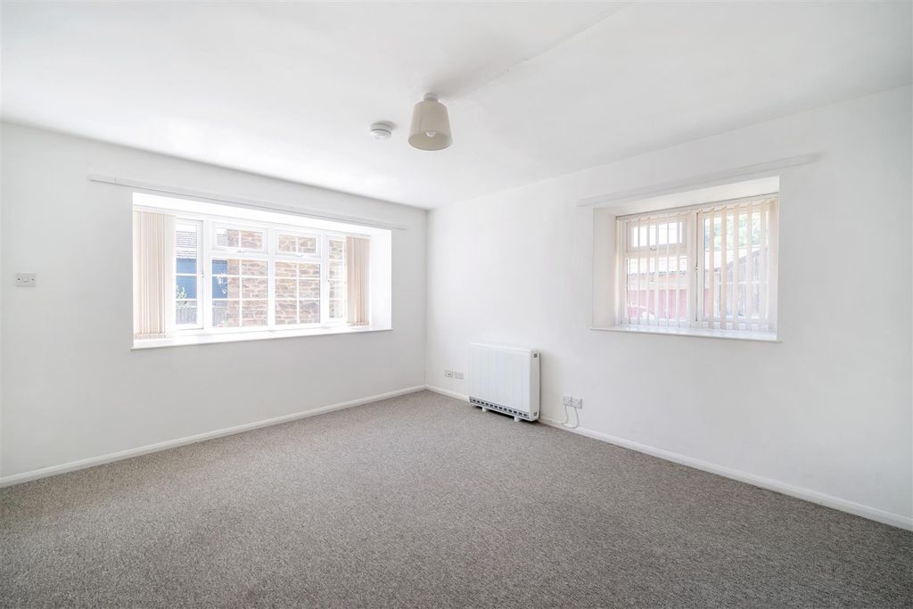 Property photo 3 of 10 Sitting Room