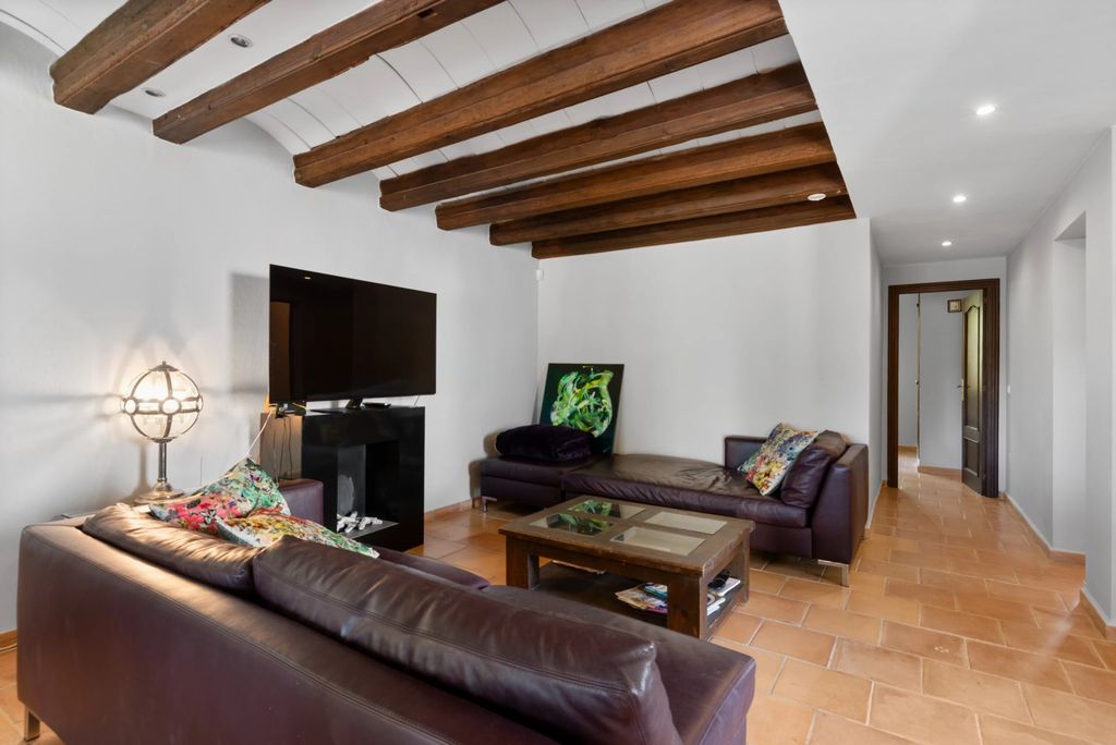 Property photo 2 of 30