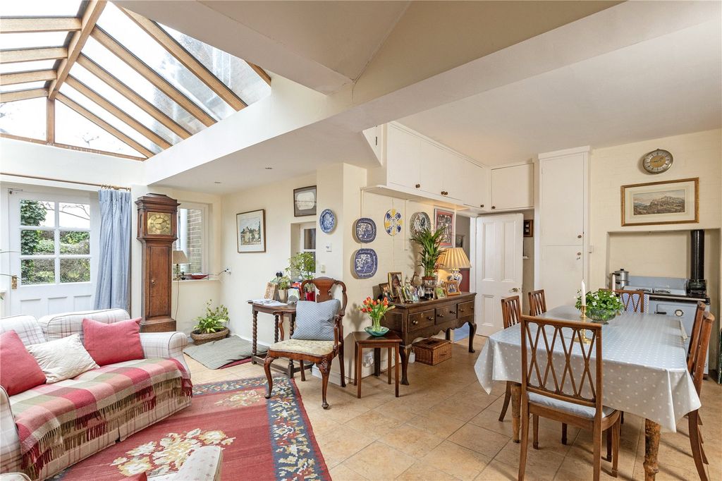 Property photo 3 of 21 Kitchen