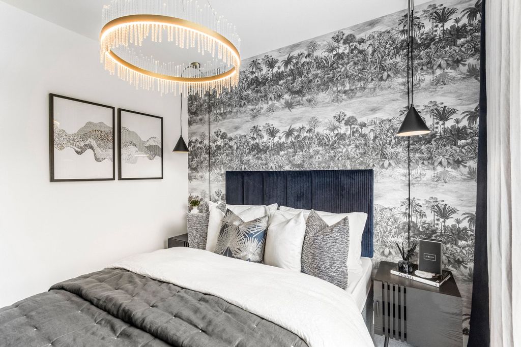 Property photo 3 of 14 Show Home