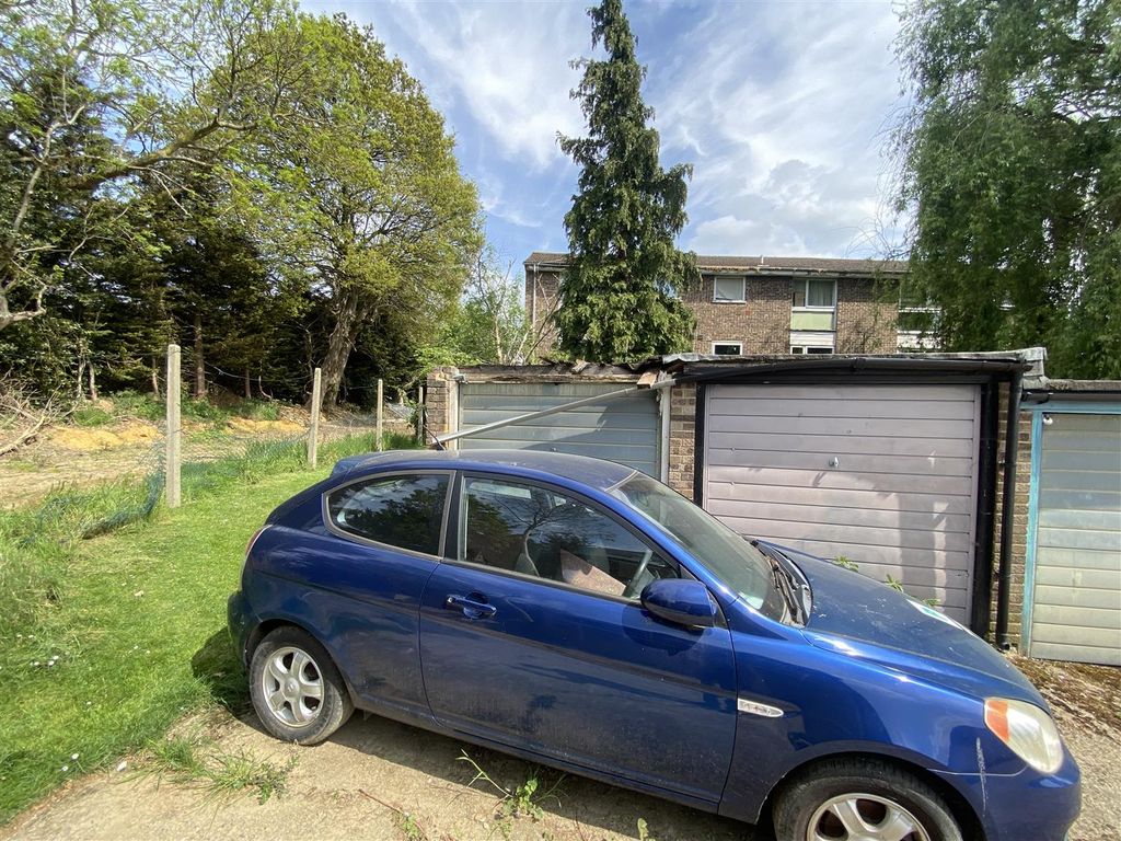 Property photo 2 of 4 Garage Oakly Close 1.Jpg