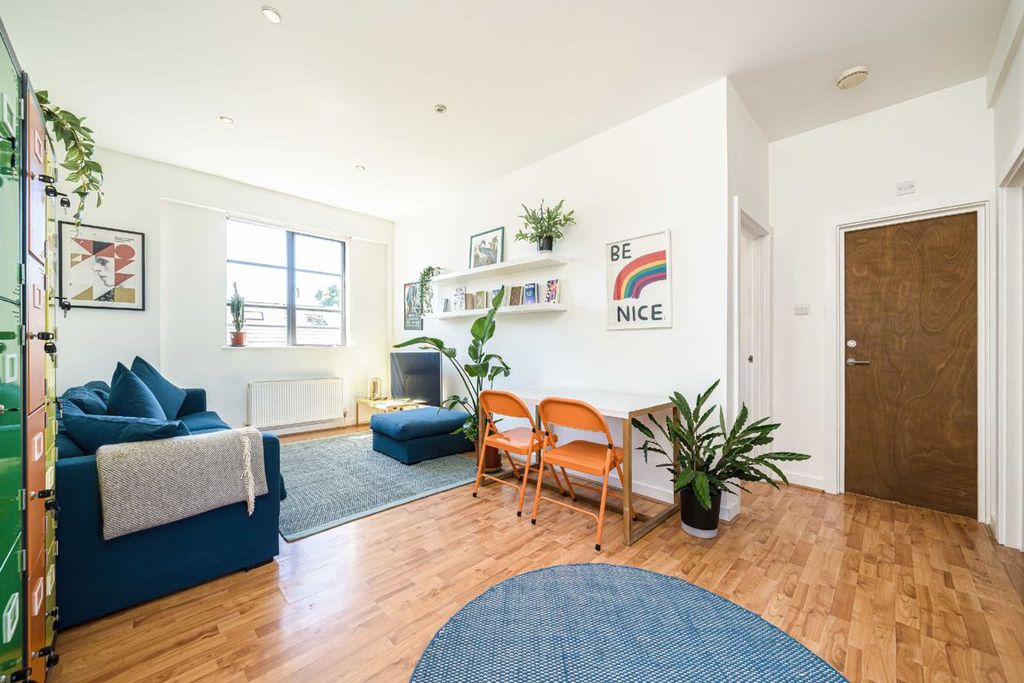 Property photo 1 of 8