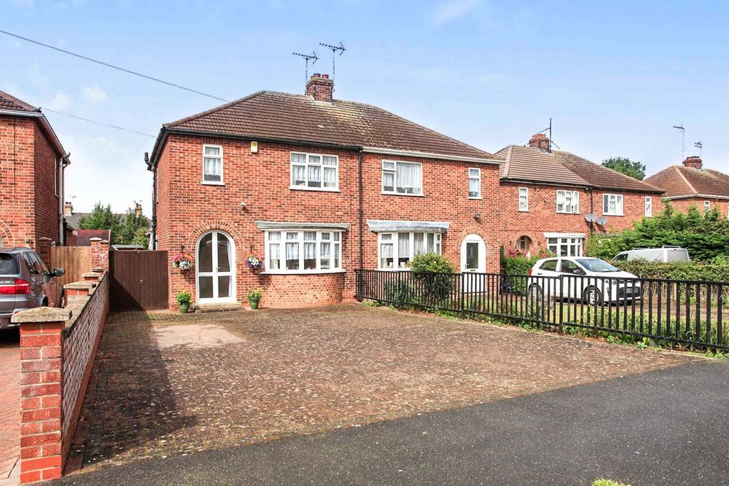 Property photo 1 of 8 Bedroom 1