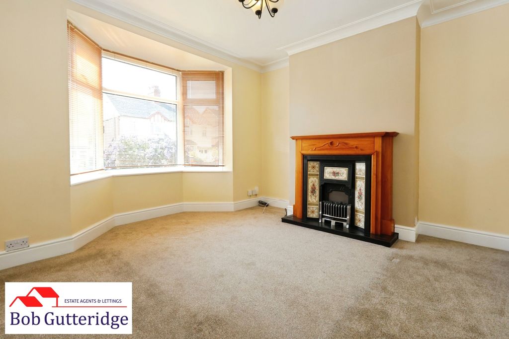 Property photo 2 of 22 Bay Fronted Lounge
