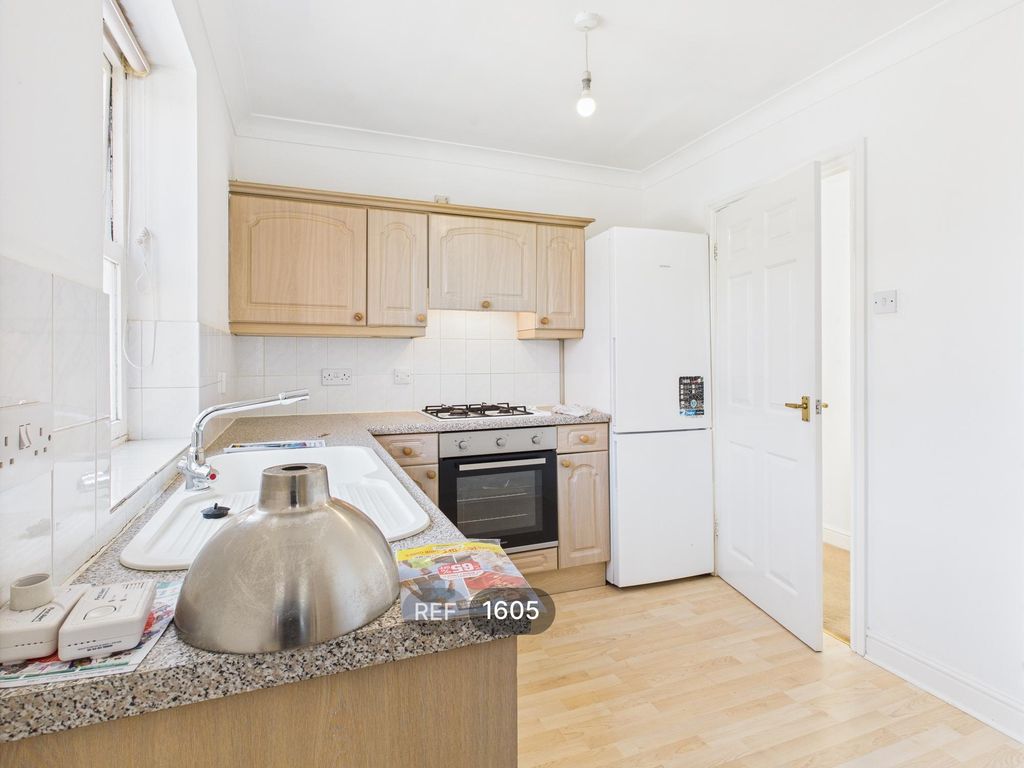 Property photo 3 of 19 Kitchen