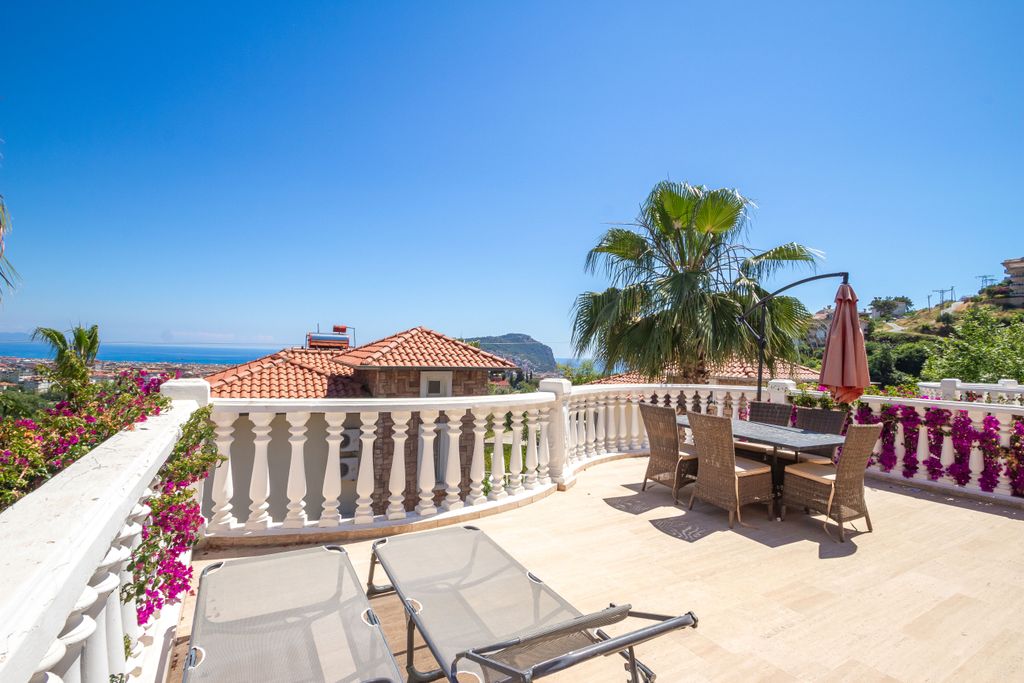 Property photo 3 of 25 An Alluring Hillside Villa In Alanya For Sale - Amazing Views
