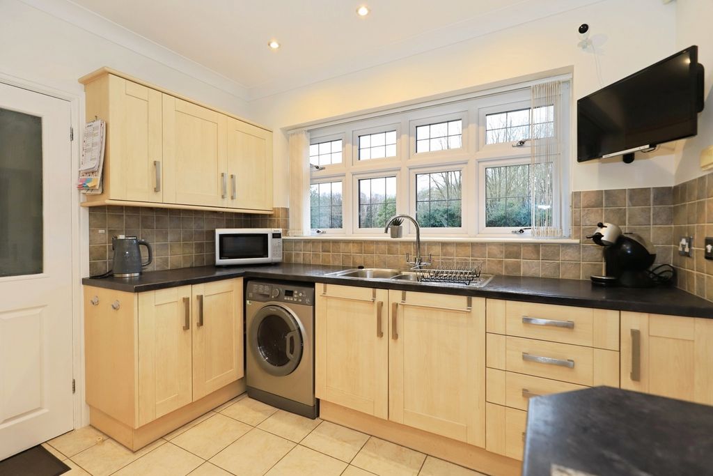 Property photo 2 of 13 Kitchen