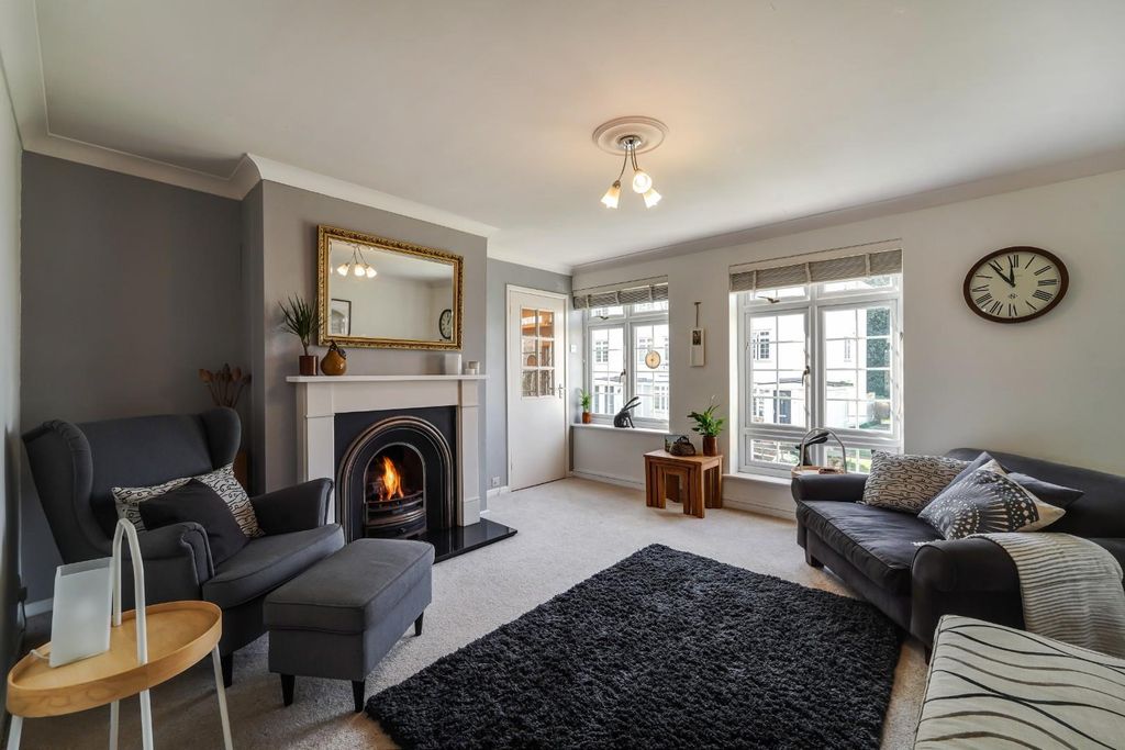 Property photo 2 of 17 Manor House Court