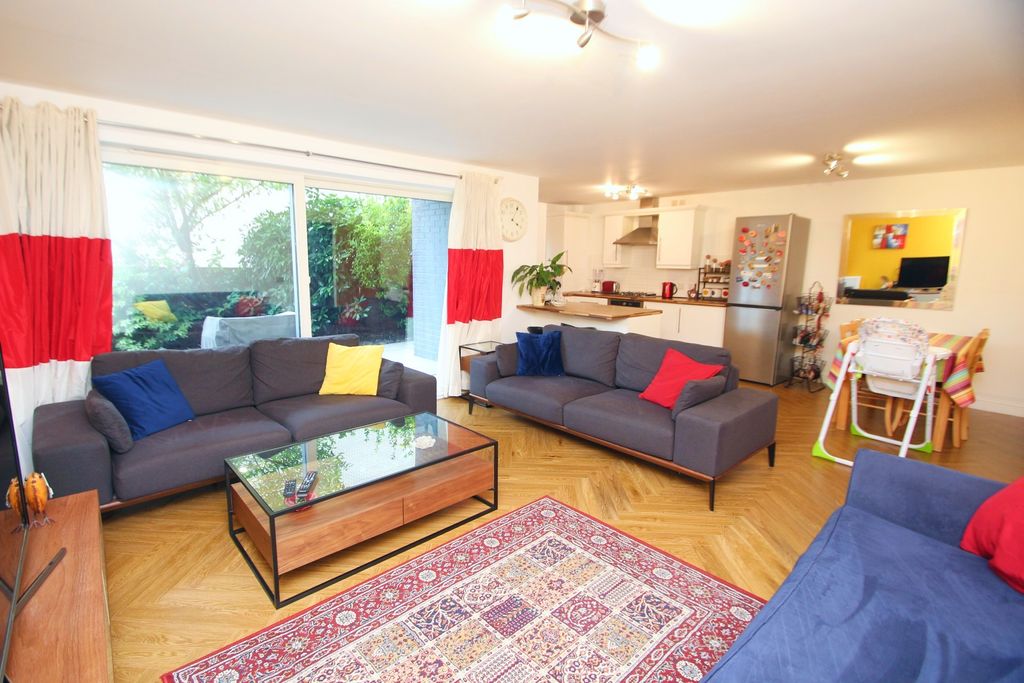 Property photo 2 of 17