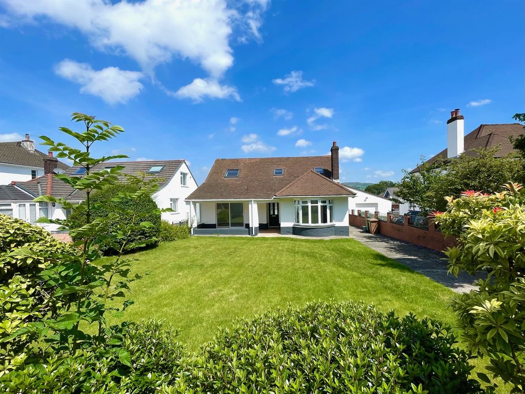 Property photo 1 of 32