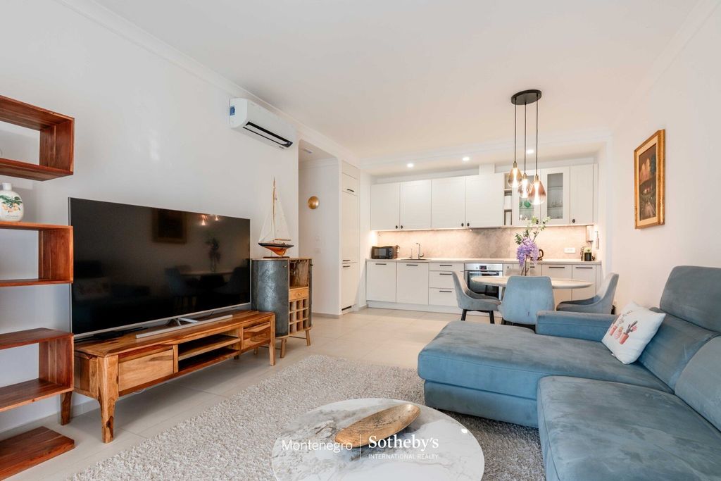 Property photo 1 of 24 Modern Two-Bedroom Apartment Kava