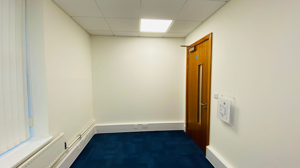 Property photo 1 of 5 30-4 Small Office To Let