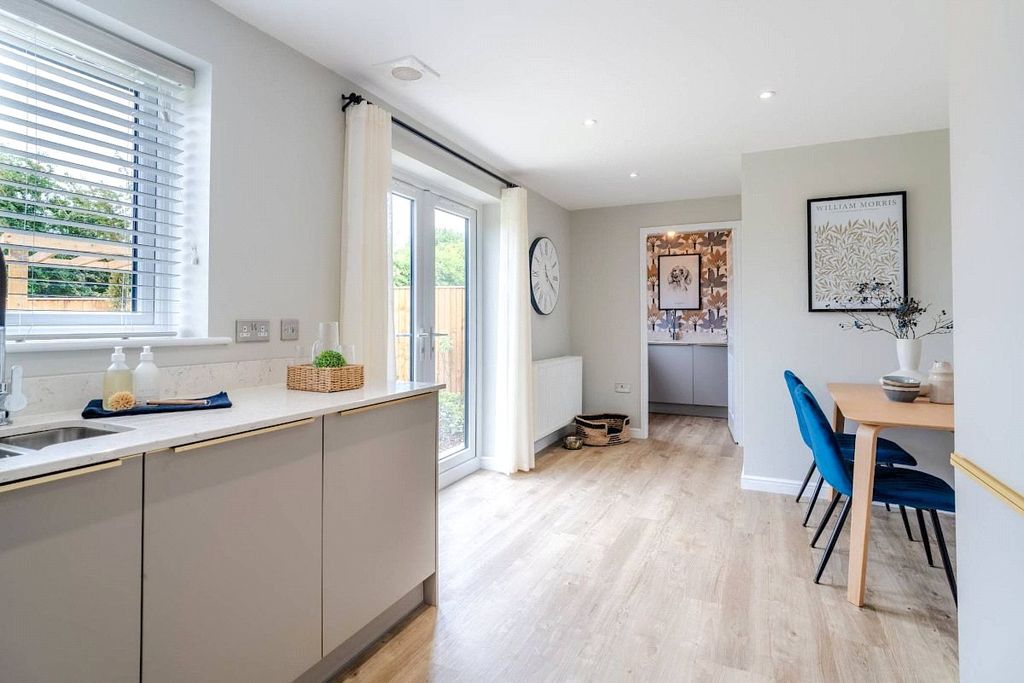 Property photo 2 of 10 Kitchen/Dining Room