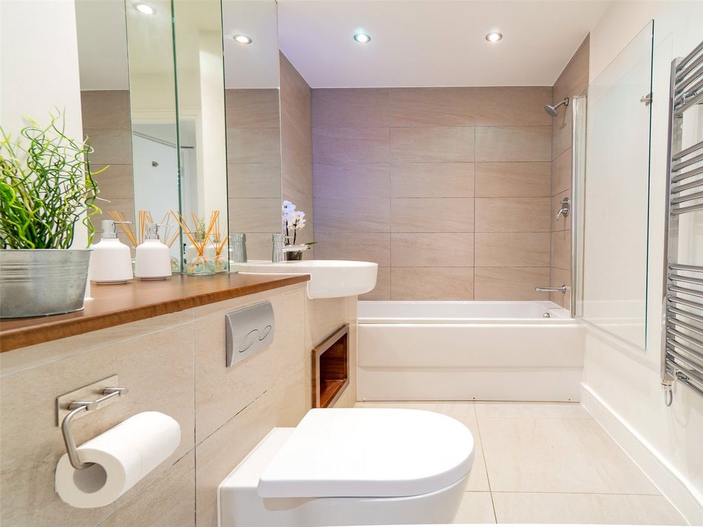 Additional image 10 of 2 bed flat for saleThe Broadway, Loughton, Essex IG10