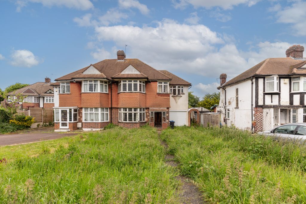 Property photo 2 of 22 80 Beverley Way, Raynes Park, London, Sw20 0Aq