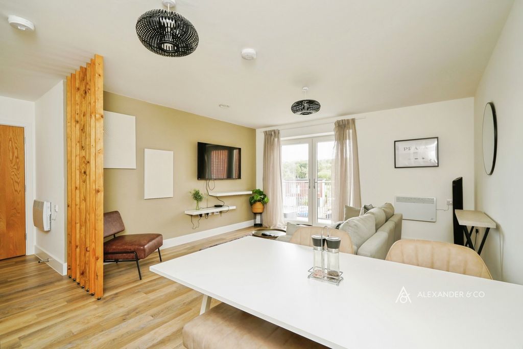 Property photo 3 of 15 Pbox-Img.Jpg