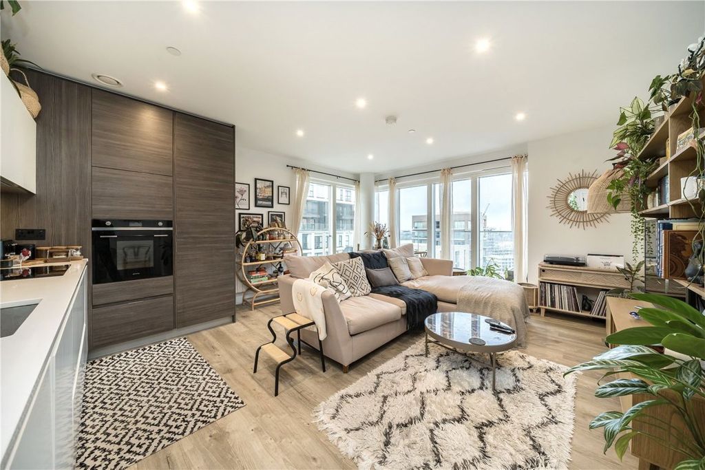 Property photo 3 of 12