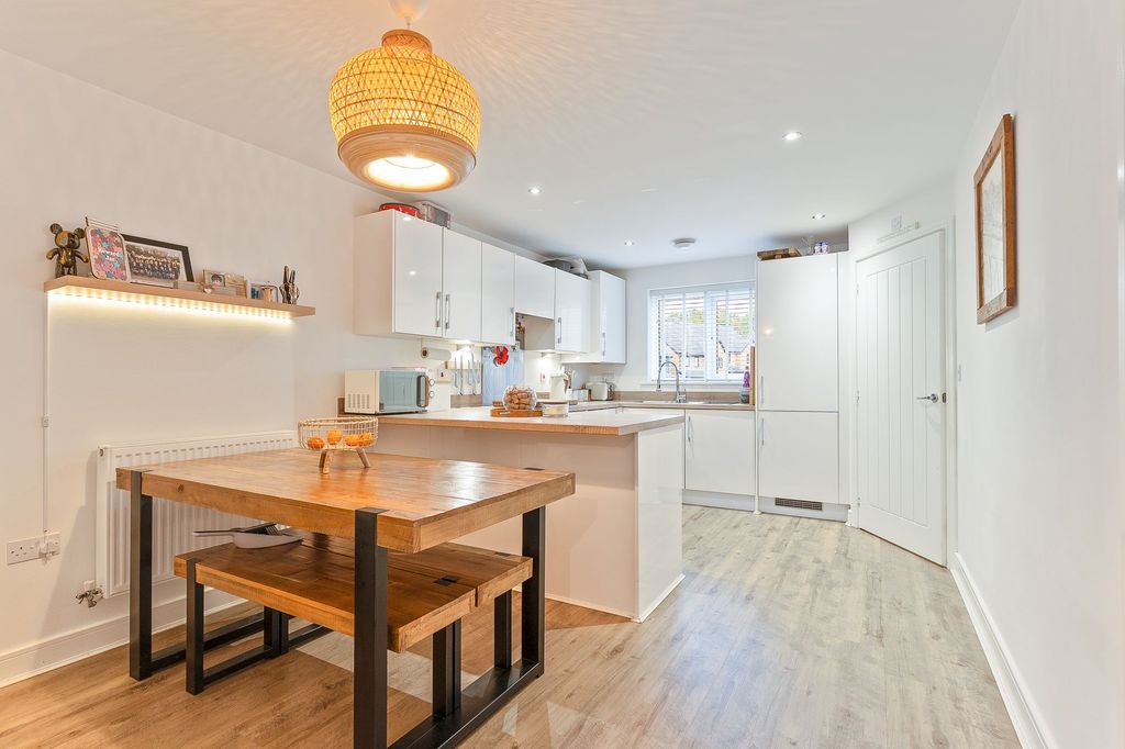 Property photo 3 of 24